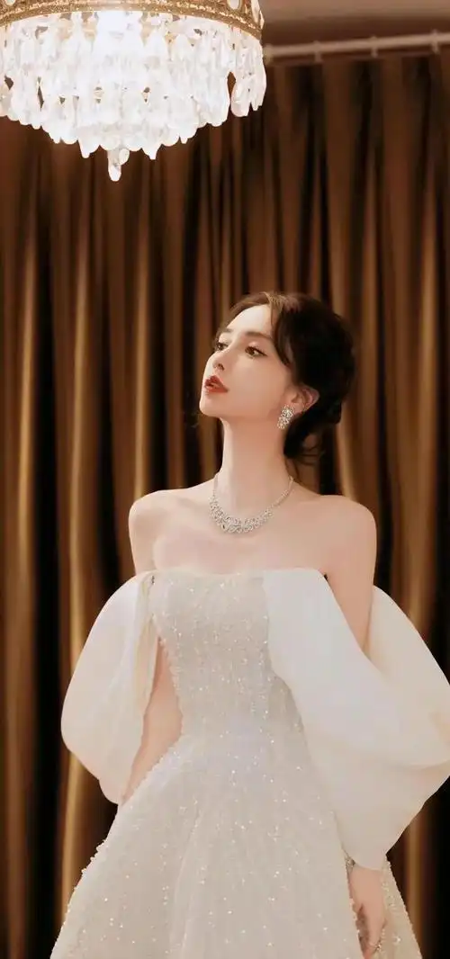 女明星白色深v露背礼服纯洁高贵妥妥的白天鹅