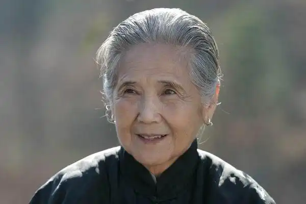 [原创]母亲的眼神 作者:乡恋之海 朗诵/美文制作/乡恋之海