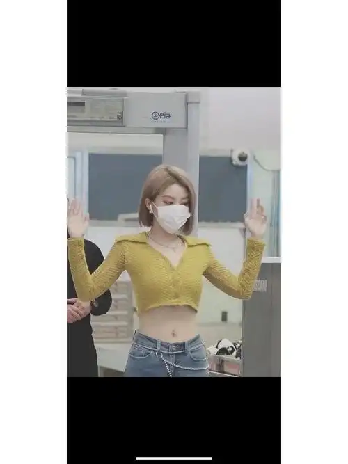 小手一举就是宝宝小手一放就是辣妹@喻言喻言照片 喻言头发 喻言同款