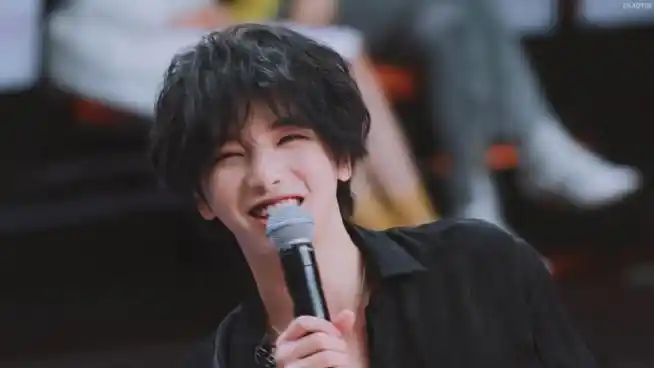 华晨宇2024向阳而生#飒飒太美貌了,十八宫格完全放不下939393