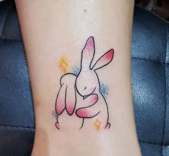 小兔子纹身图片_腿部兔子小兔子纹身图案