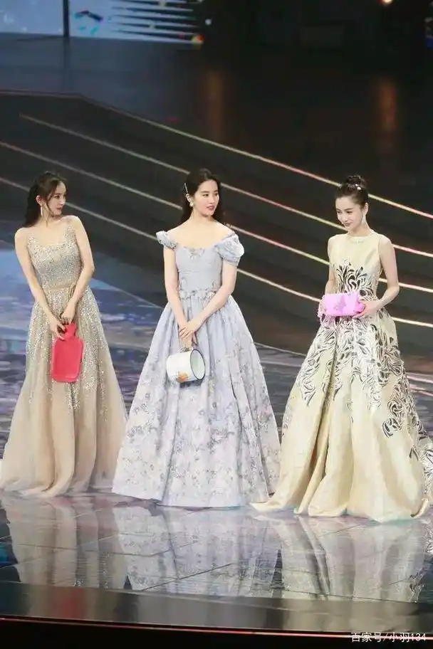 1月11日 北京 新浪微博之夜 刘亦菲 杨幂 杨颖 佟丽娅 同框领奖