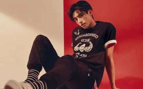 宋威龙阳光帅气时尚写真图片桌面壁纸