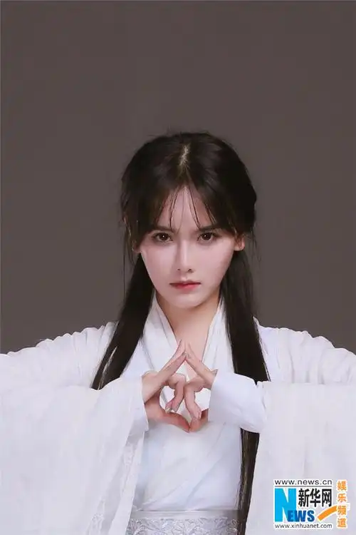 南笙古装定妆照曝光 白衣翩然仙气十足