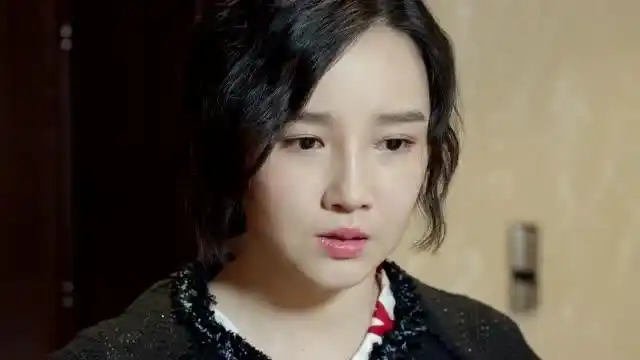 小别离:刘蒂娜受不了张小宇打架子鼓,来到小宇房间阻止.