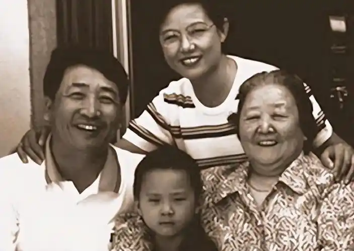 98年姜昆不顾一切收养孤儿如今眼含热泪我改变了养子的命运