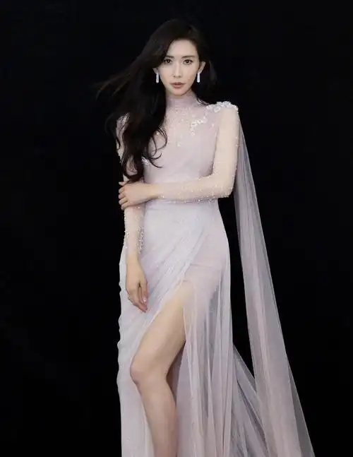 日本媳妇林志玲真美穿一袭印花图案连衣裙高级感满分漂亮大气