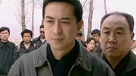 两父子被流氓打了,父亲还当着局长的面向流氓赔不是-电视剧-高清完整