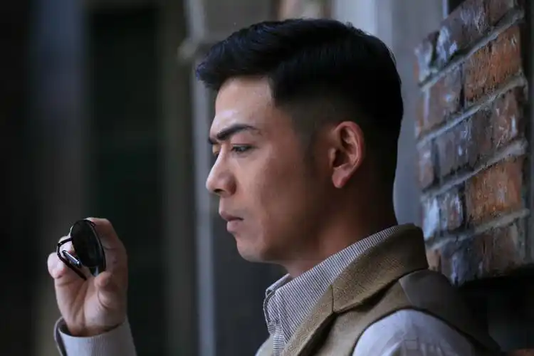 中国内地影视男演员,毕业于中央戏剧学院表演系本科班