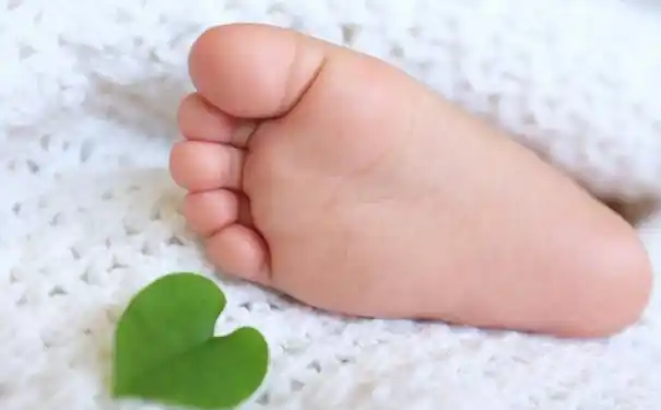 形容宝宝小脚丫的句子赞美宝宝小脚丫可爱的语句