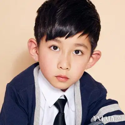 小孩帅气发型男短发图片彰显小正太时尚