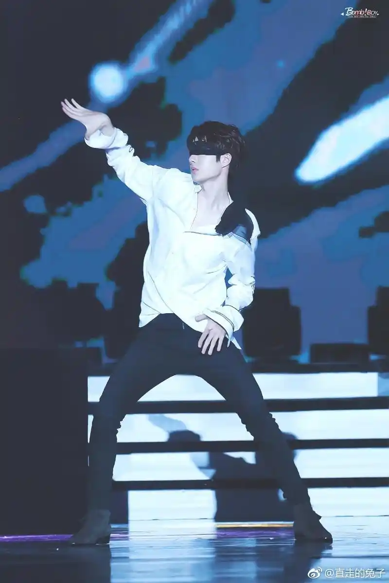 王一博分享200409甜甜的那年今日音乐风云榜神的孩子在