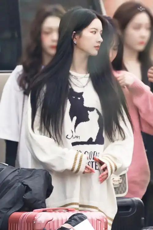 刘些宁这个武馆路透的侧颜好绝