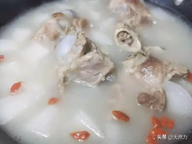 大骨汤要怎么炖才能汤色奶白怎么炖大骨汤成白色