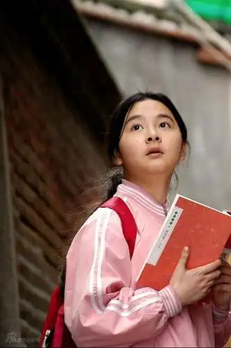 电视剧《谁怜天下慈母心》主要演员中演阮海燕小时侯