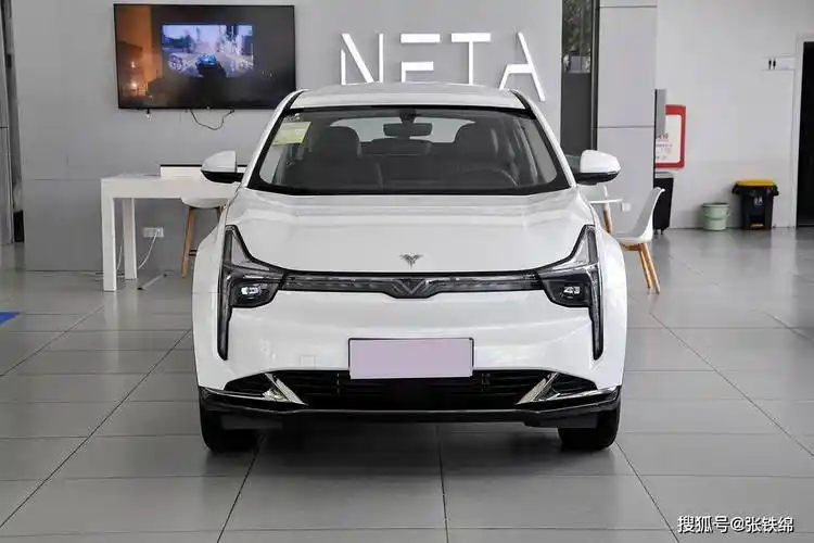 近日,哪吒汽车旗下哪吒u-Ⅱ u秀版正式上市,两款车型价格分别为11.