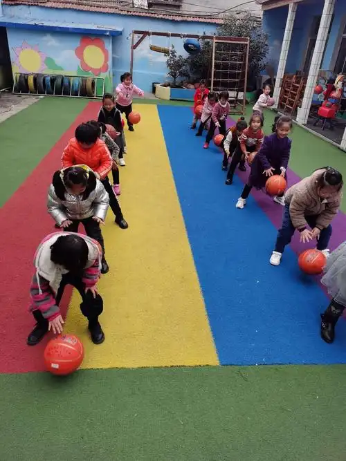 东楼幼儿园大二班篮球体育活动