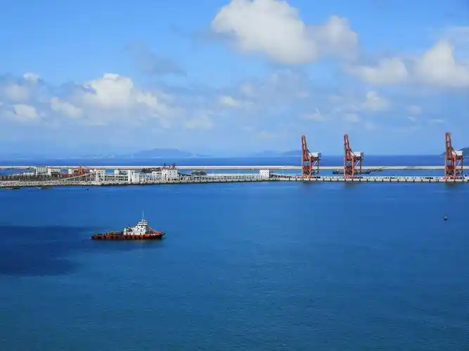 滨海新区新港码头风景迷人