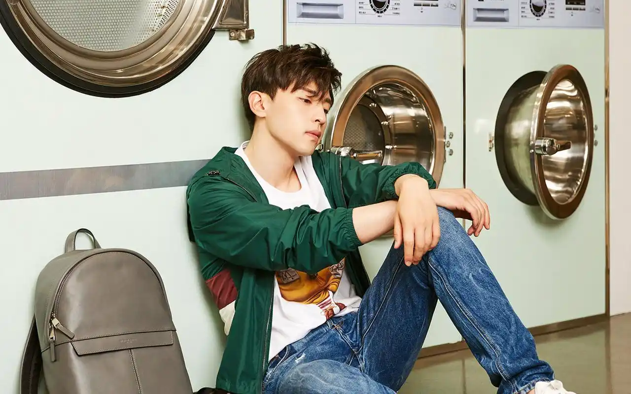 邓伦高清帅气杂志写真图片桌面壁纸