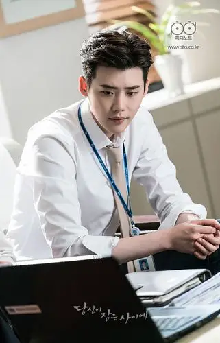 [李钟硕][分享]171108 《当睡时》新剧照再公开 回归名场面和经典造型