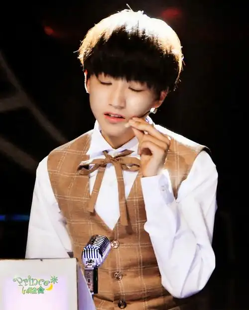 tfboys王俊凯 王俊凯 140828年代秀录制高清图 cr.logo