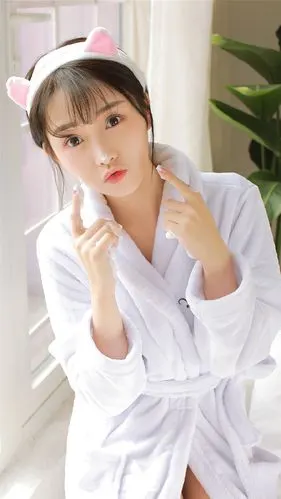 元气美女浴室撩人诱惑写真图片