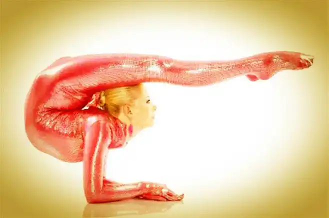 前所未见的女人体 到底有多柔软