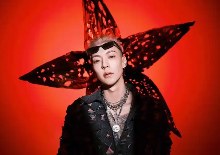 艺人卜凡同款杂志大片分享