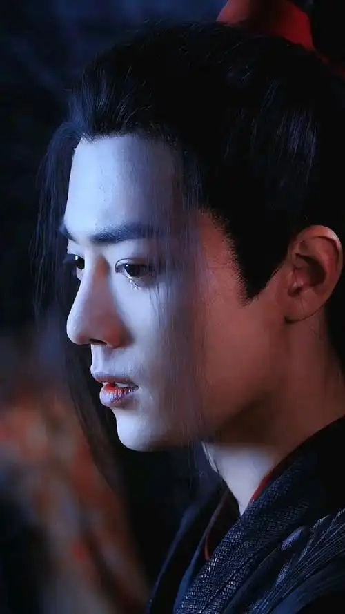 "他哭起来 连眼泪甚至都是居中流的"肖战身上的破碎感,共情到让人心疼