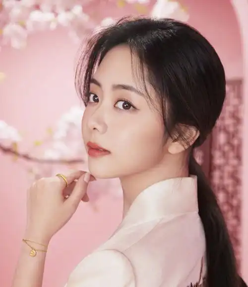 人气小花旦谭松韵写真合集:甜美靓丽,俏皮可爱!