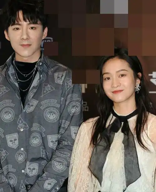 张雪迎娇羞微笑合影刘宇宁,最萌身高差太养眼,网友:配一脸!