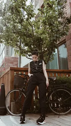 李斯丹妮酷美街拍写真图片24