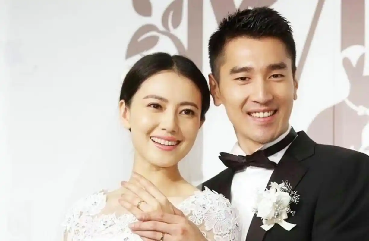 曝高圆圆赵又廷疑似婚姻红灯,平日各玩各的,女方出入私密会所  娱乐圈