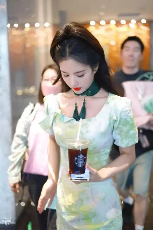 青年演员刘些宁