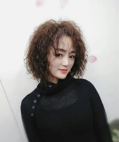 中老年女性发型别瞎剪选这18款就对了洋气利落显年轻
