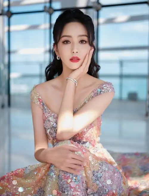 佟丽娅糖果色亮片长裙造型##佟丽娅暖冬初绽仙女裙大片