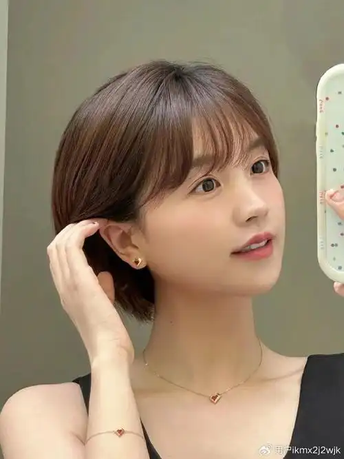 知性时尚真耐看——露耳波波头,短发新风尚