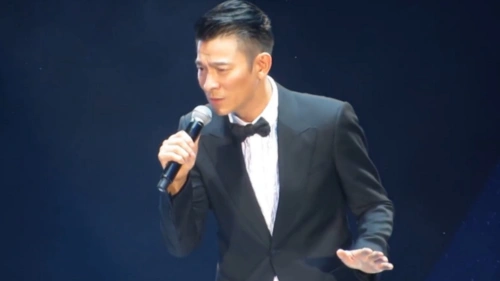 刘德华才是娱乐圈公认最会唱歌的演员气场全开开口就是王炸