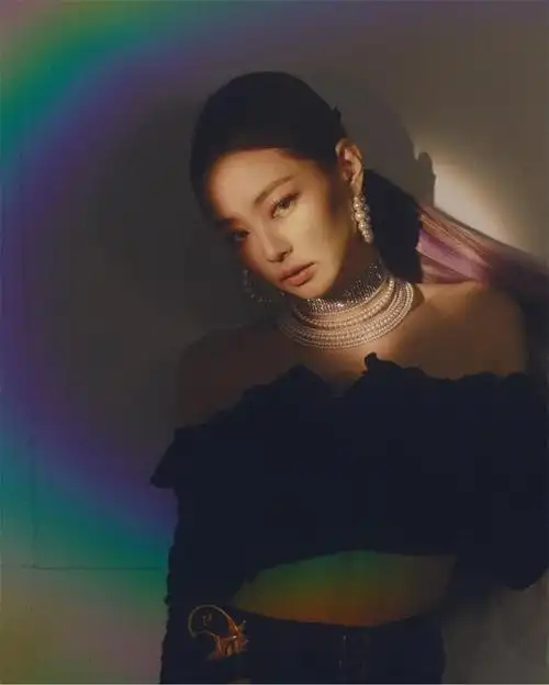 曾是金钟仁女友!"人间香奈儿"jennie代言彩妆,红唇形象美爆