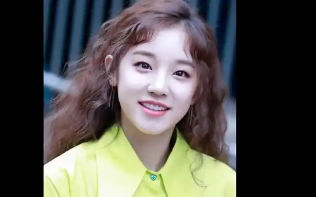 刚出道的宋雨琦 很多人都说她像演员章龄之,很有气质是演员脸 什么