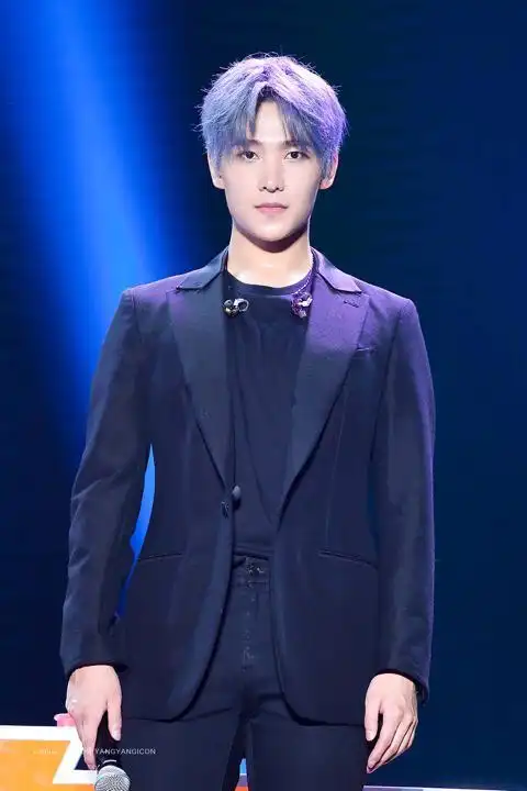 染奶奶灰的杨洋