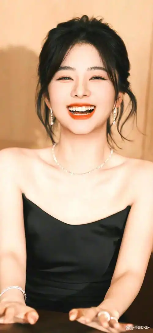 谭松韵(艺名seven,1990年5月31日出生)是中国内地的女演员.