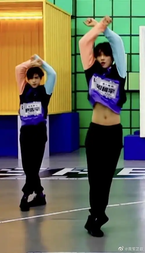 周柯宇腹肌楼来了9899(8.26更新两张)