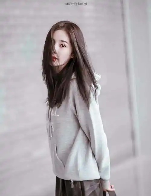 杨幂美图灰色狐狸在摆自拍