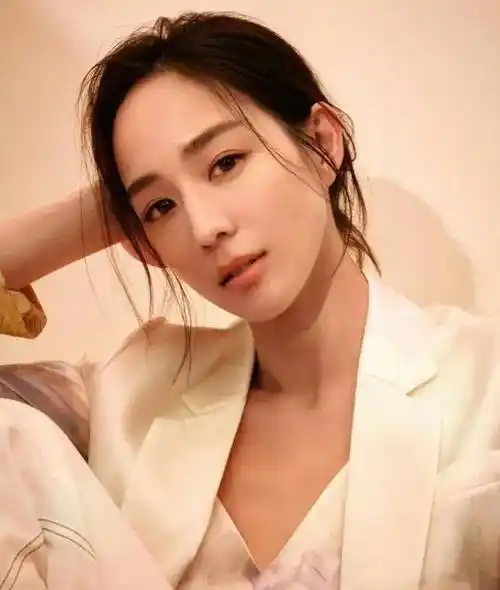 41岁的张钧甯已经到了结婚的年龄,即使她有结婚的打算,也完全可以理解