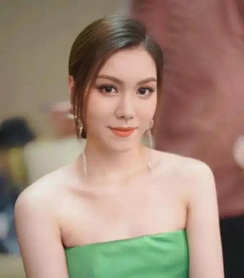 宋宛颖( 2021年香港小姐宋宛颖是中葡混血儿,母亲文宝雪是1999年澳门