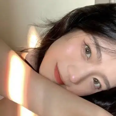 适合当网恋发的照片女生头像图片