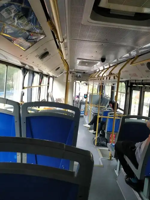 你们那儿的公交车内部长什么样?