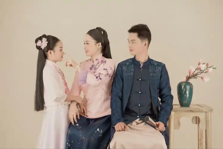 幸福的一家人～～～古装留影 摄于2020年