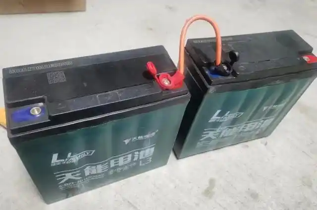 刚买一年的爱玛电动车出现电池鼓包现象客服电池已过保质期无法检测